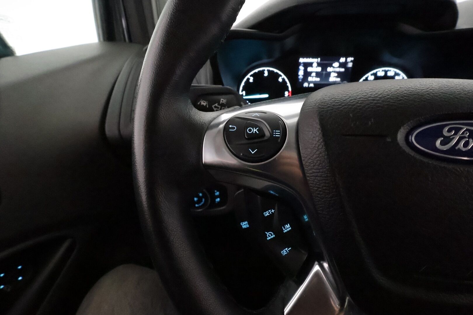 Ford Grand Tourneo Connect 2021 1,5 TDCi 120 hv M6 Titanium 7-Paik **Webasto / Xenon / P.kamera / Kaistavahti / Vakkari / Katveavustin / Keyless** - 1-om Suomi-auto / Kahdet Renkaat