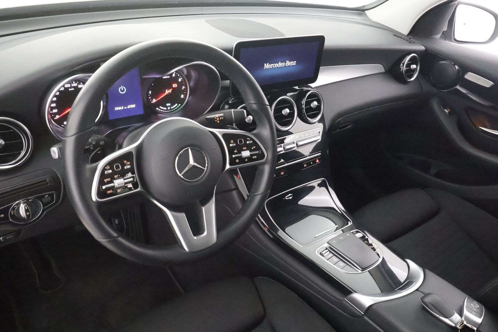 Mercedes-Benz GLC 2021 300 e 4MATIC A Business EQ Power - | Distronic | LED-High Performance | P.Kamera | Sporttipenkit | Kaistavahti | Navi | Katveavustin | 1-om Suomi-auto | 2x Latauskaapelit | Kahdet renkaat | 
