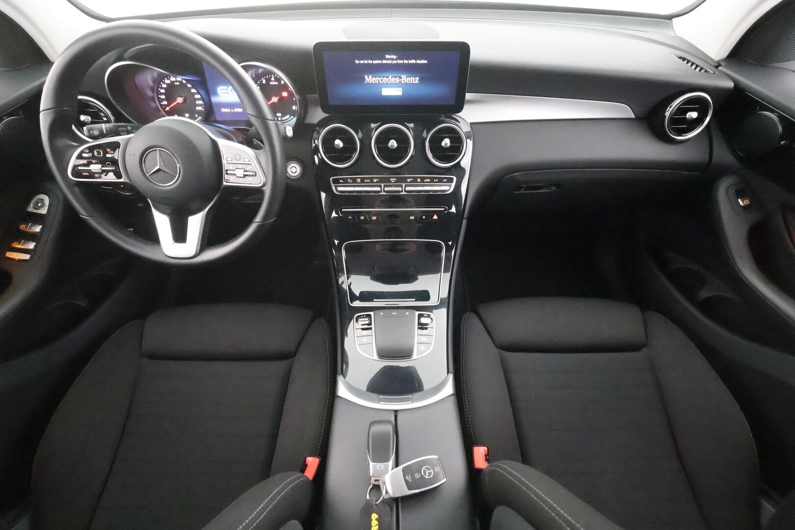 Mercedes-Benz GLC 2021 300 e 4MATIC A Business EQ Power - | Distronic | LED-High Performance | P.Kamera | Sporttipenkit | Kaistavahti | Navi | Katveavustin | 1-om Suomi-auto | 2x Latauskaapelit | Kahdet renkaat | 