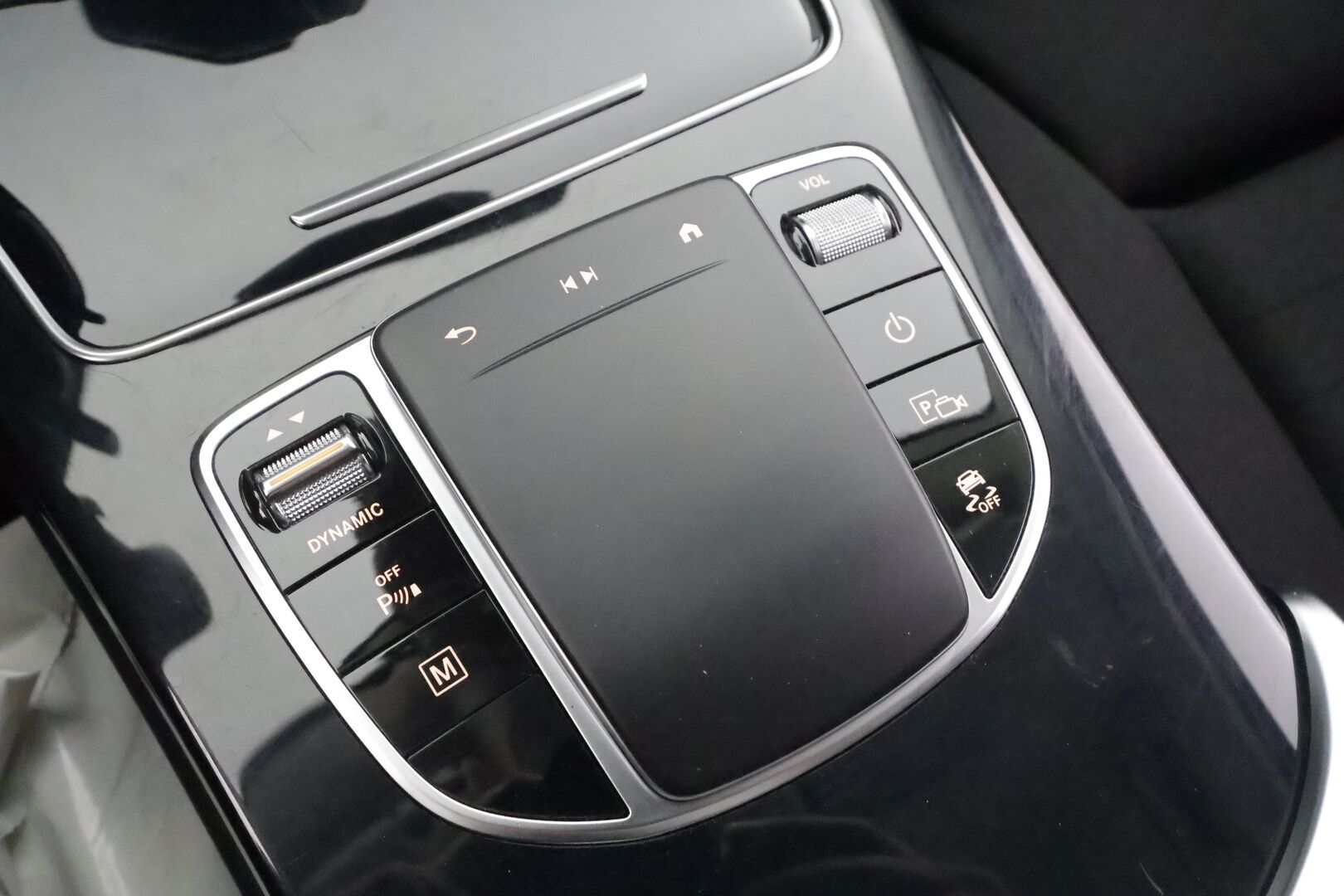 Mercedes-Benz GLC 2021 300 e 4MATIC A Business EQ Power - | Distronic | LED-High Performance | P.Kamera | Sporttipenkit | Kaistavahti | Navi | Katveavustin | 1-om Suomi-auto | 2x Latauskaapelit | Kahdet renkaat | 