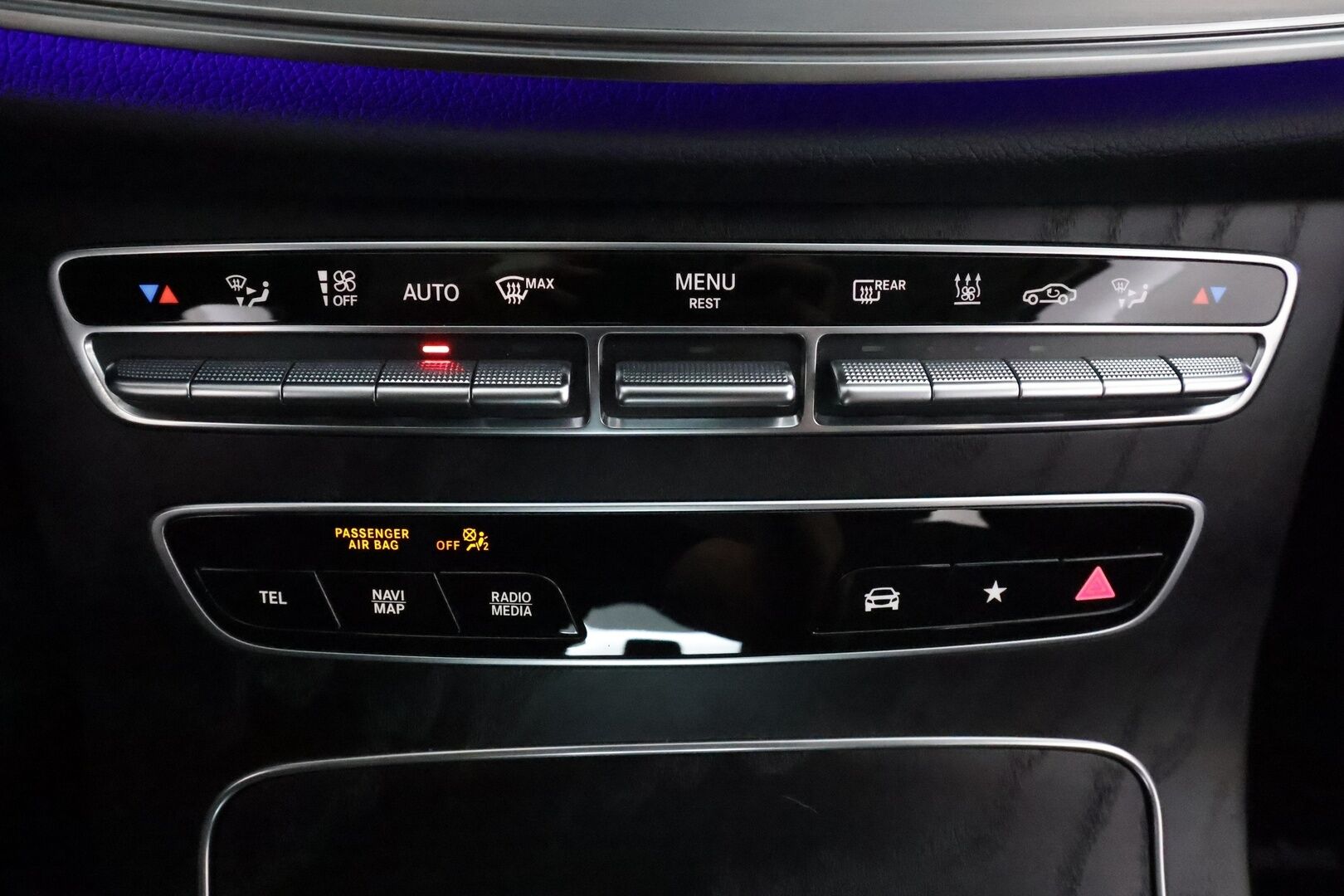 Mercedes-Benz E 2021 300 e 4MATIC A Business Avantgarde EQ Power **Facelift / Widescreen / Multibeam / 360 kamera / Sporttipenkit / Keyless - 3,99 % KORKOTARJOUS TÄHÄN AUTOON - 1 om Suomi auto / Kahdet renkaat aluvanteilla