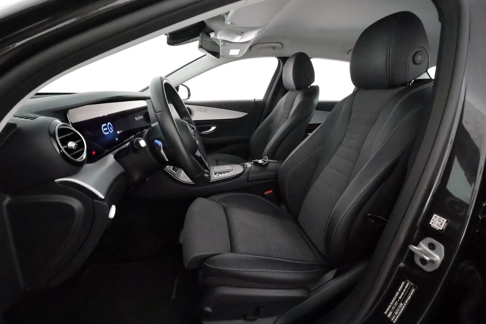 Mercedes-Benz E 2021 300 e 4MATIC A Business Avantgarde EQ Power **Facelift / Widescreen / Multibeam / 360 kamera / Sporttipenkit / Keyless - 1 om Suomi auto / Kahdet renkaat aluvanteilla