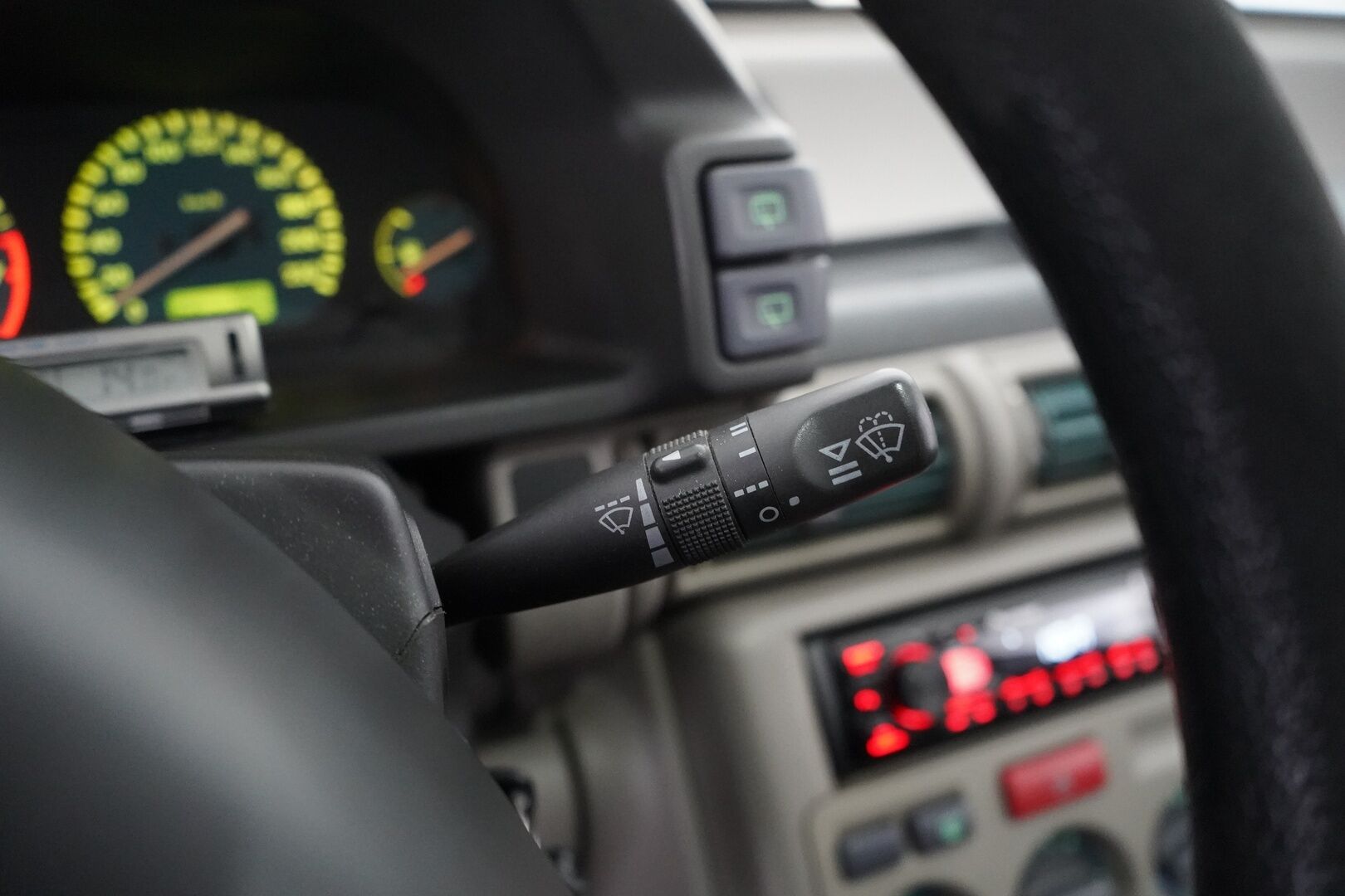 Land Rover Freelander 1998 YritysOutlet - Myydään vain yrityksille - Kahdet renkaat / Särmä huoltohistoria / Neliveto