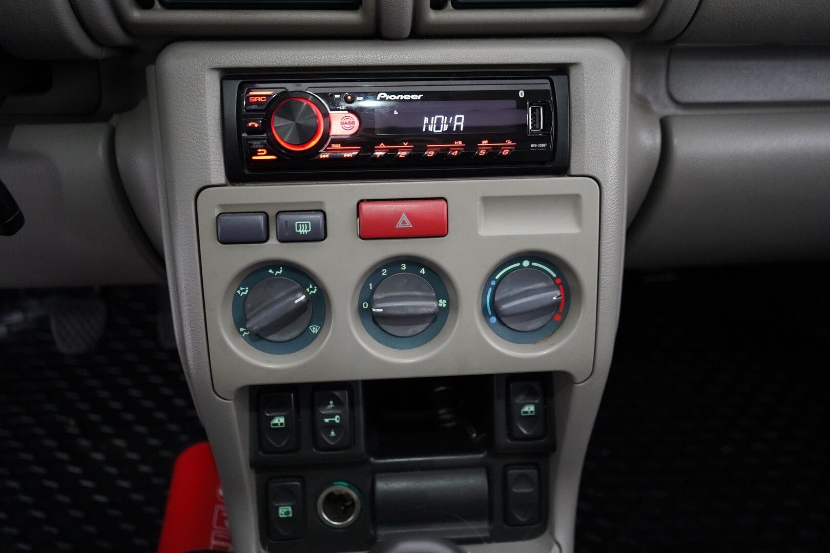 Land Rover Freelander 1998 YritysOutlet - Myydään vain yrityksille - Kahdet renkaat / Särmä huoltohistoria / Neliveto