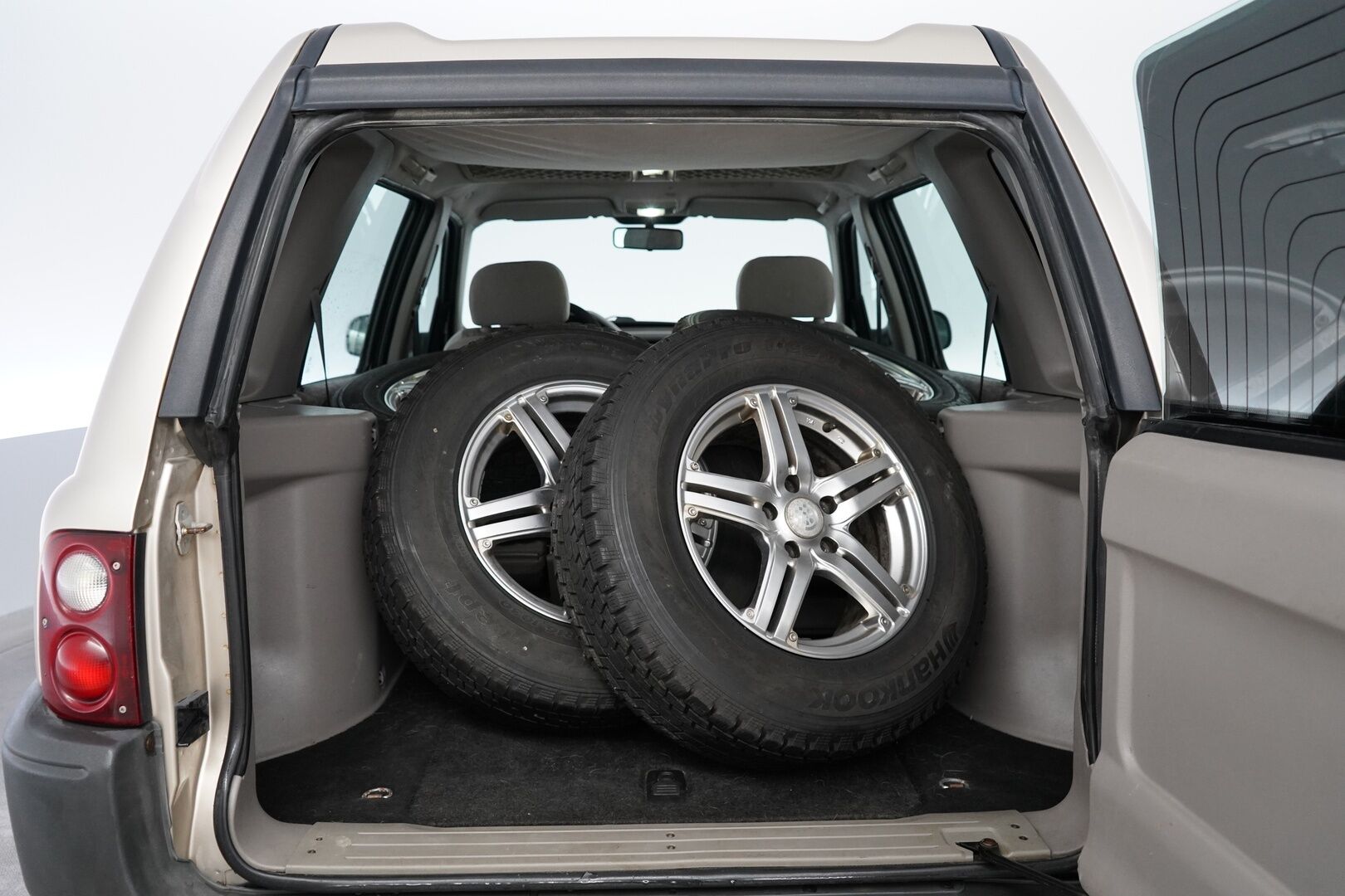 Land Rover Freelander 1998 YritysOutlet - Myydään vain yrityksille - Kahdet renkaat / Särmä huoltohistoria / Neliveto