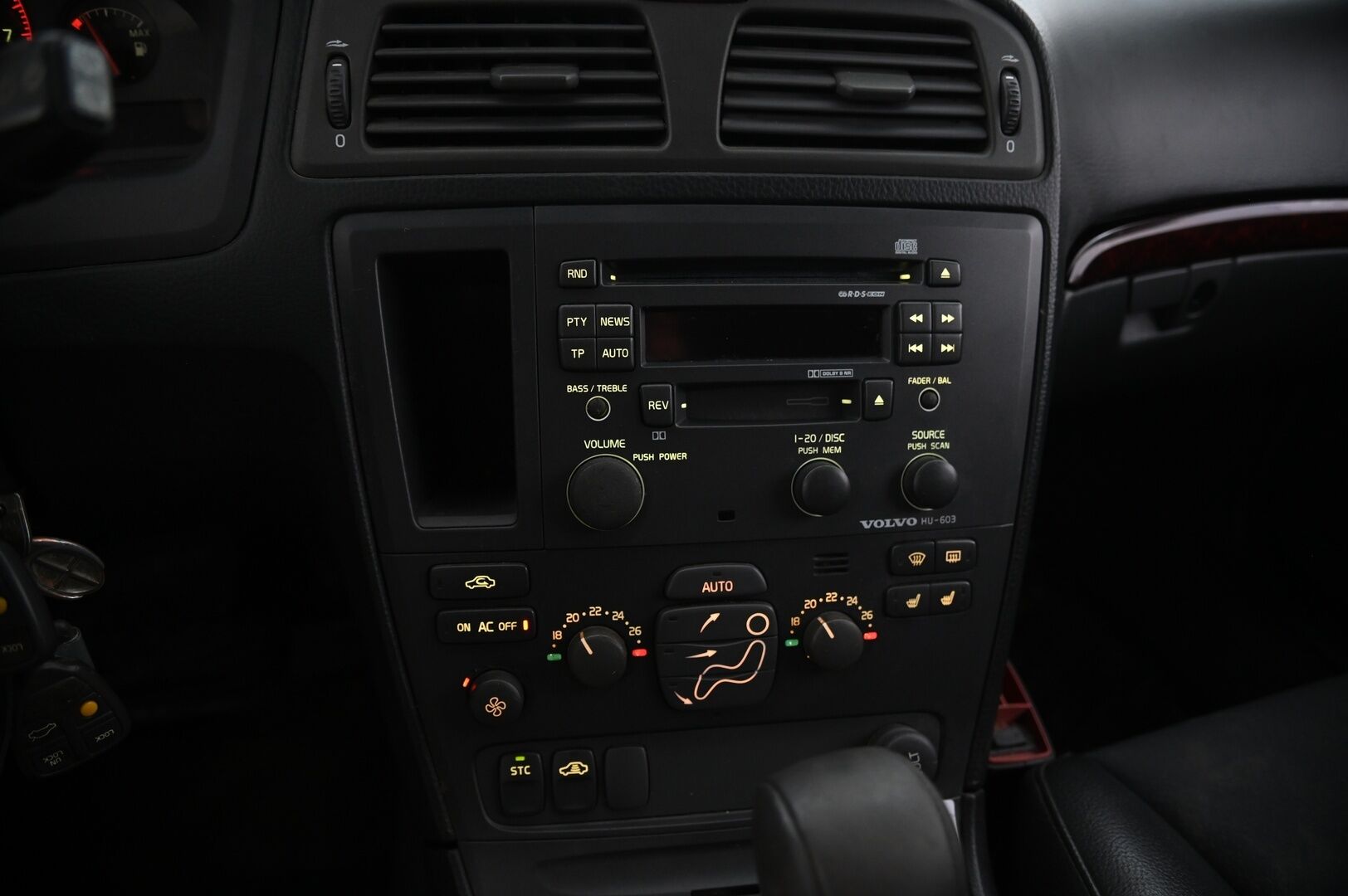 Volvo V70 2003 *Myydään Huutokaupat.com*
