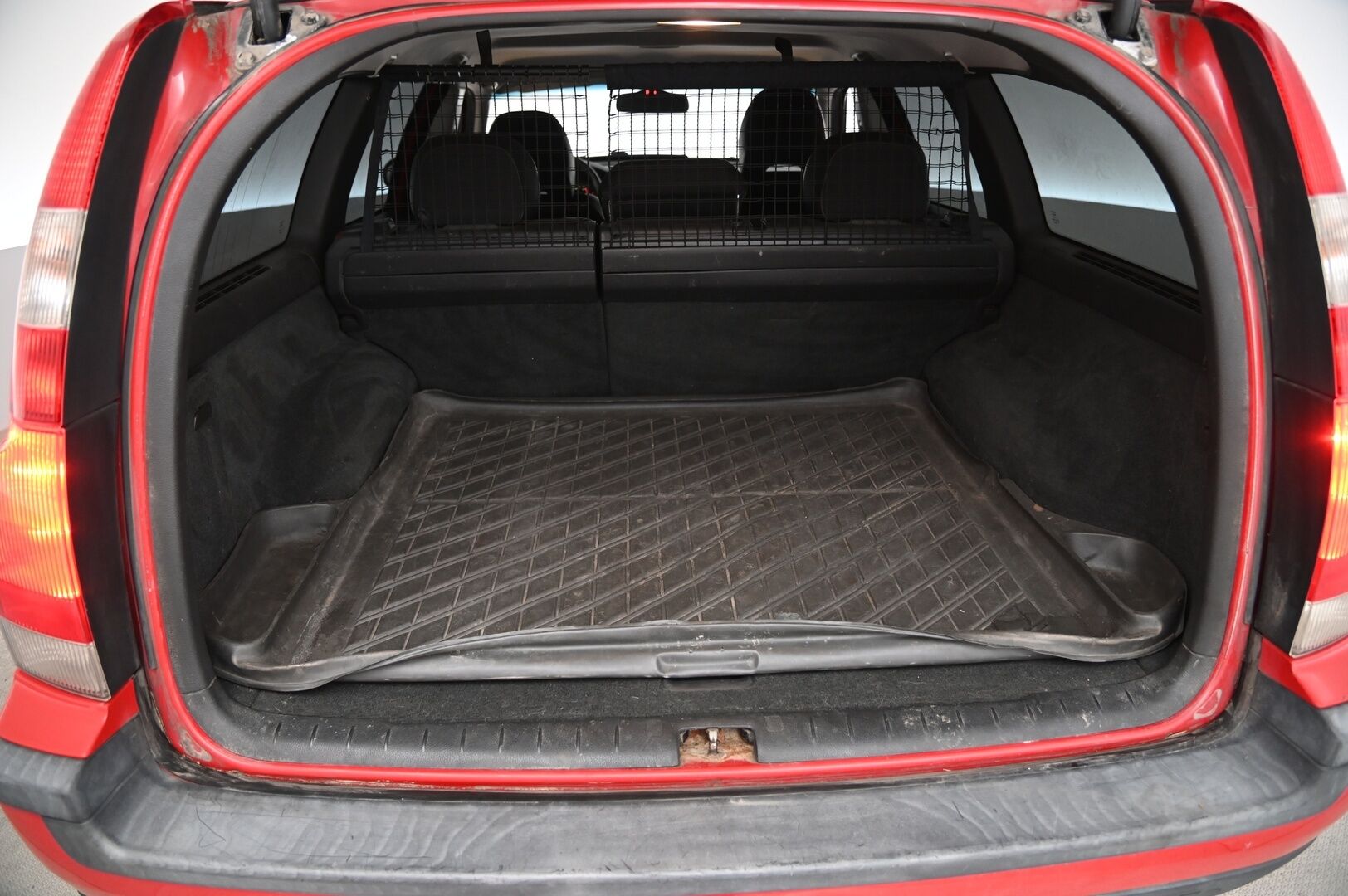 Volvo V70 2003 *Myydään Huutokaupat.com*