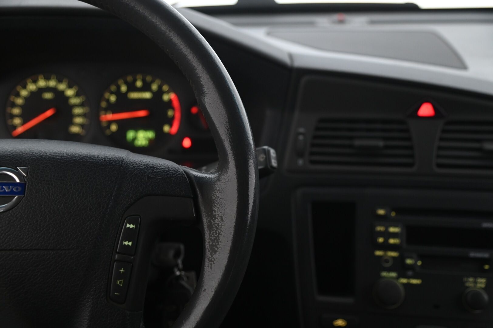 Volvo V70 2003 *Myydään Huutokaupat.com*