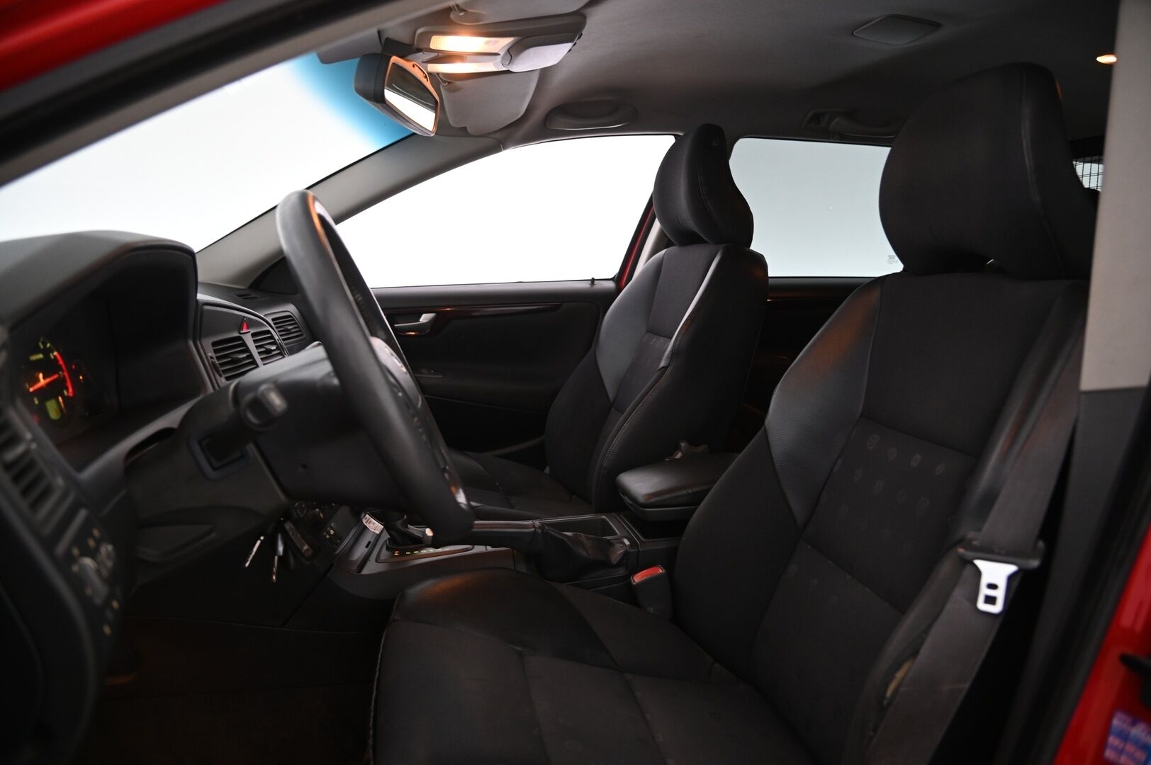 Volvo V70 2003 *Myydään Huutokaupat.com*