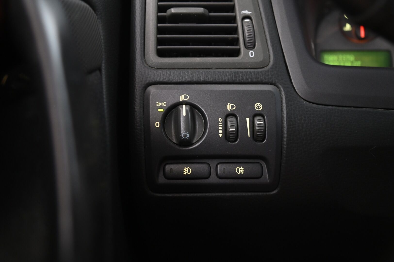 Volvo V70 2003 *Myydään Huutokaupat.com*