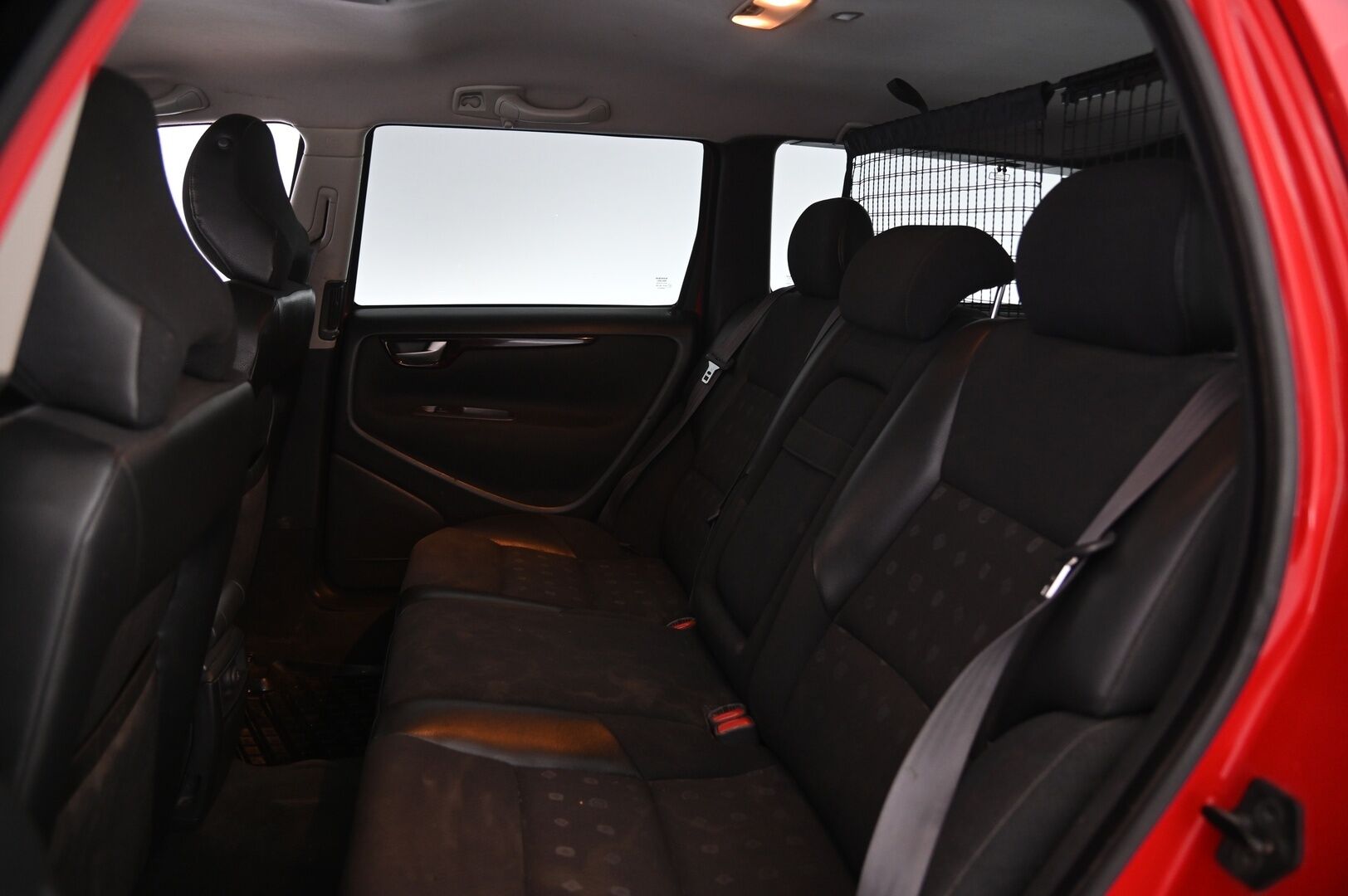 Volvo V70 2003 *Myydään Huutokaupat.com*