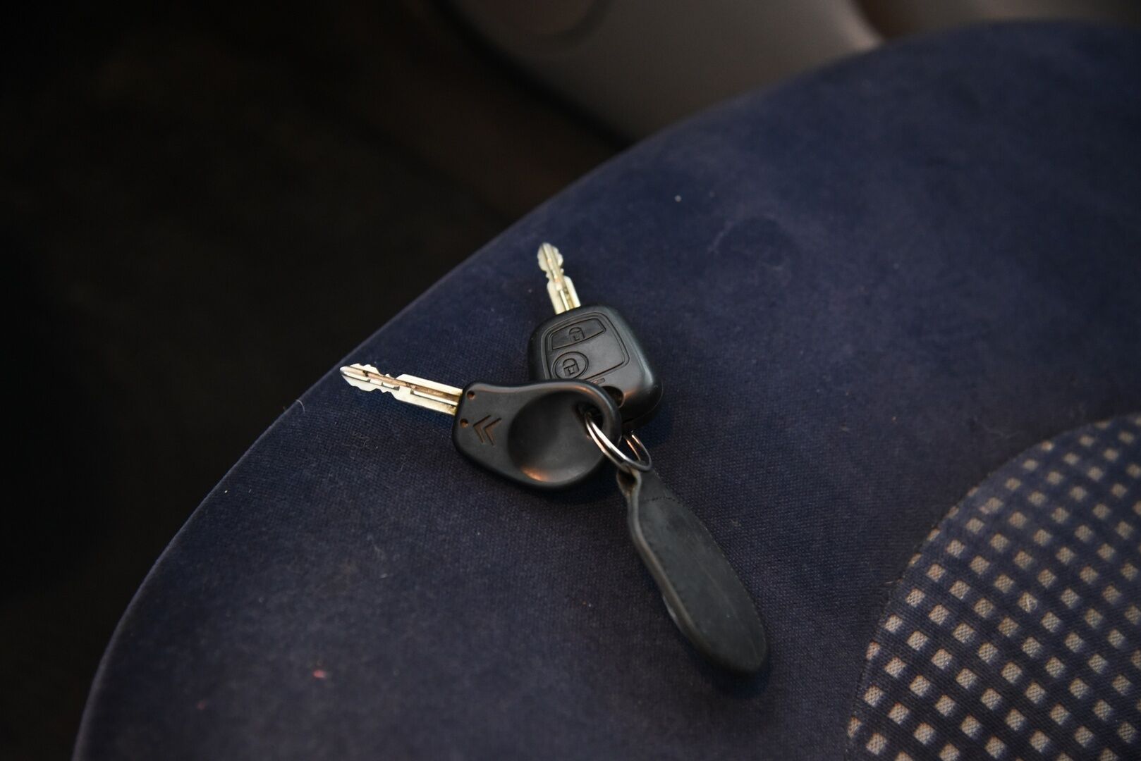 Citroen XSARA PICASSO 2003 4D Picasso 2.0 16v / Lohkolämmitin / Ruostevauriot korjattu! / 2x Renkaat / - YritysOutlet - Myydään vain yrityksille - Siisti ikäisekseen!