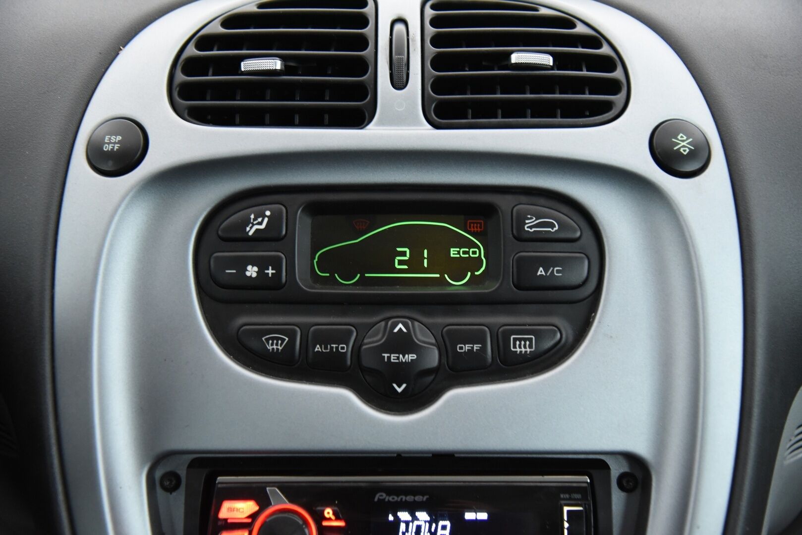 Citroen XSARA PICASSO 2003 4D Picasso 2.0 16v / Lohkolämmitin / Ruostevauriot korjattu! / 2x Renkaat / - YritysOutlet - Myydään vain yrityksille - Siisti ikäisekseen!