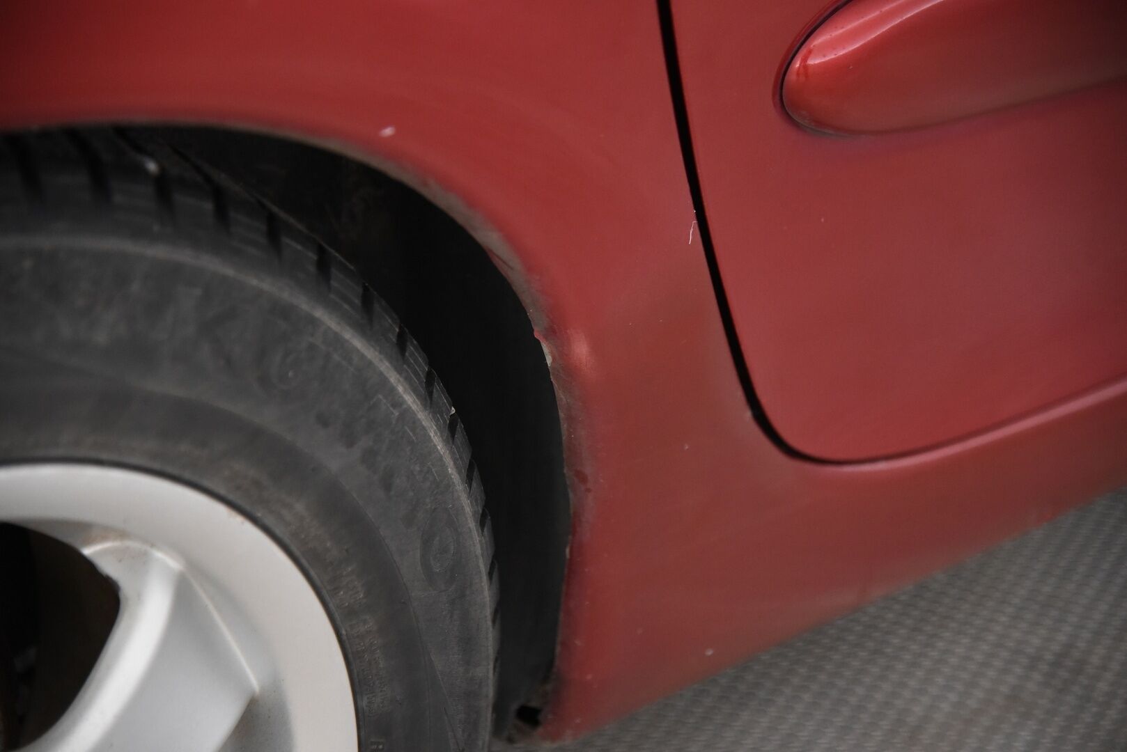 Citroen XSARA PICASSO 2003 4D Picasso 2.0 16v / Lohkolämmitin / Ruostevauriot korjattu! / 2x Renkaat / - YritysOutlet - Myydään vain yrityksille - Siisti ikäisekseen!