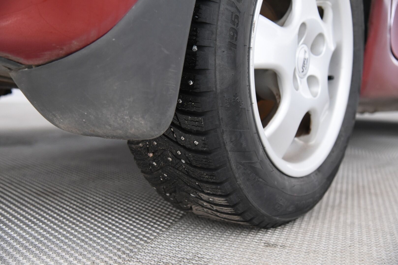 Citroen XSARA PICASSO 2003 4D Picasso 2.0 16v / Lohkolämmitin / Ruostevauriot korjattu! / 2x Renkaat / - YritysOutlet - Myydään vain yrityksille - Siisti ikäisekseen!