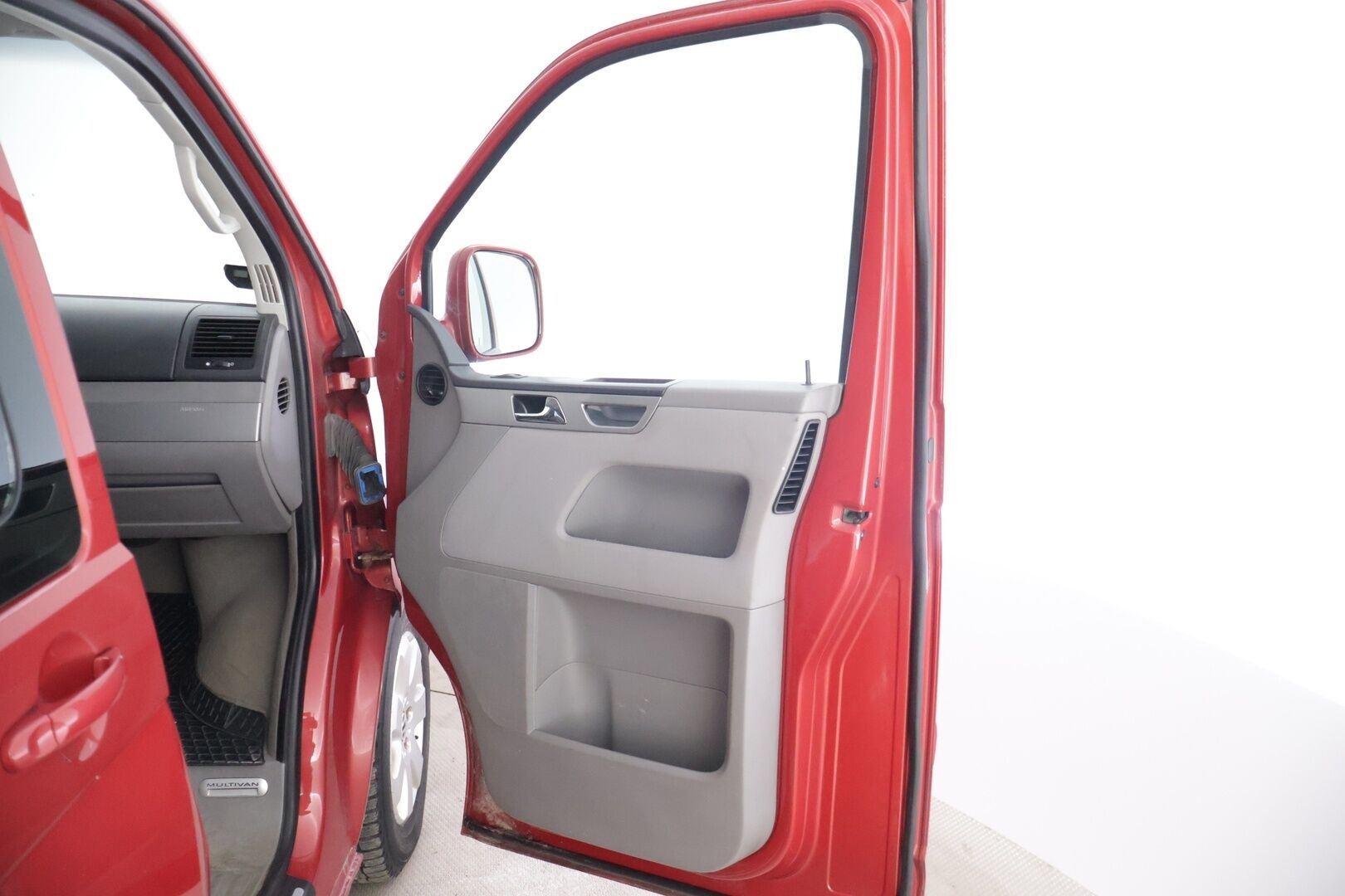 Volkswagen Multivan 2004 5D MULTIVAN MPV 2.5TDI-7HM/300 - *YritysOutlet - Myydään vain yrityksille*