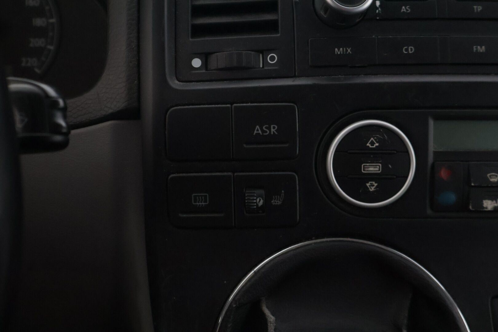 Volkswagen Multivan 2004 5D MULTIVAN MPV 2.5TDI-7HM/300 - *YritysOutlet - Myydään vain yrityksille*