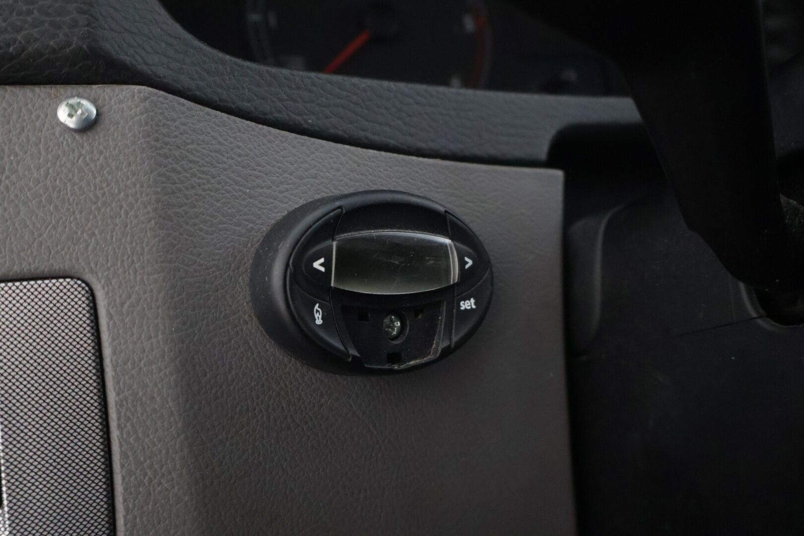 Volkswagen Multivan 2004 5D MULTIVAN MPV 2.5TDI-7HM/300 - *YritysOutlet - Myydään vain yrityksille*