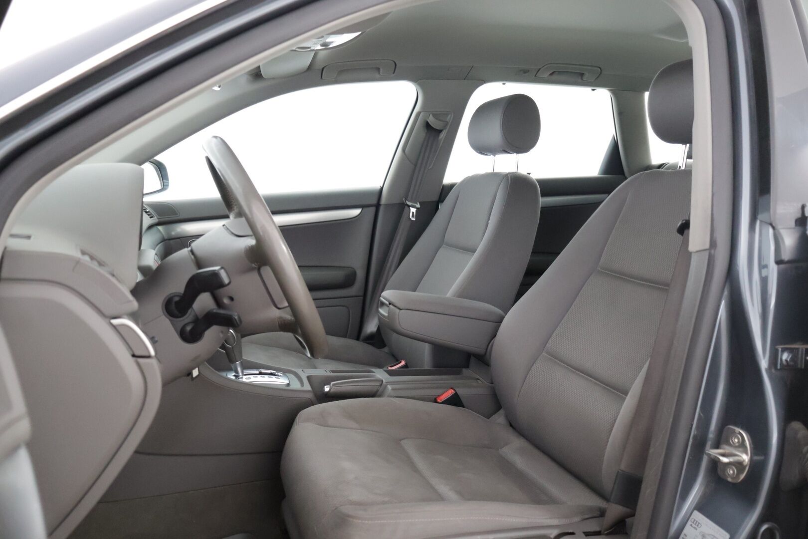 Audi A4 2003 5D A4 AVANT 2.0 CVT-8E/266 - * MYYDÄÄN HUUTOKAUPAT.COM *