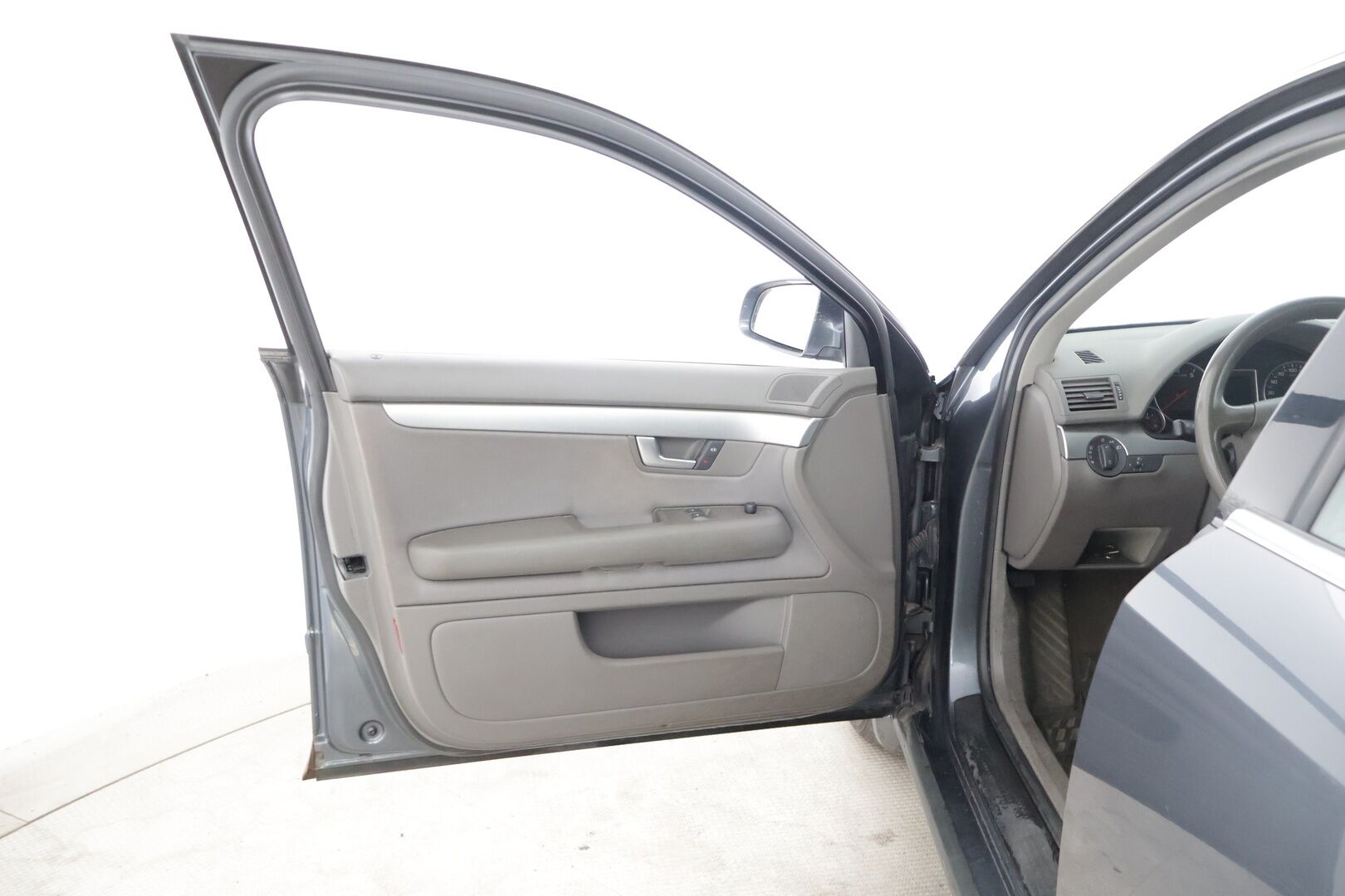 Audi A4 2003 5D A4 AVANT 2.0 CVT-8E/266 - * MYYDÄÄN HUUTOKAUPAT.COM *