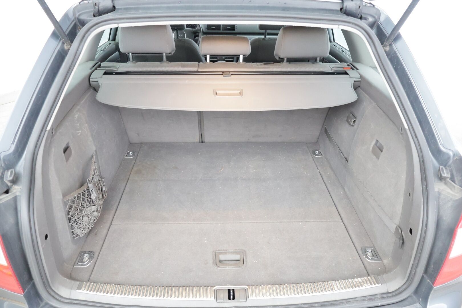 Audi A4 2003 5D A4 AVANT 2.0 CVT-8E/266 - * MYYDÄÄN HUUTOKAUPAT.COM *