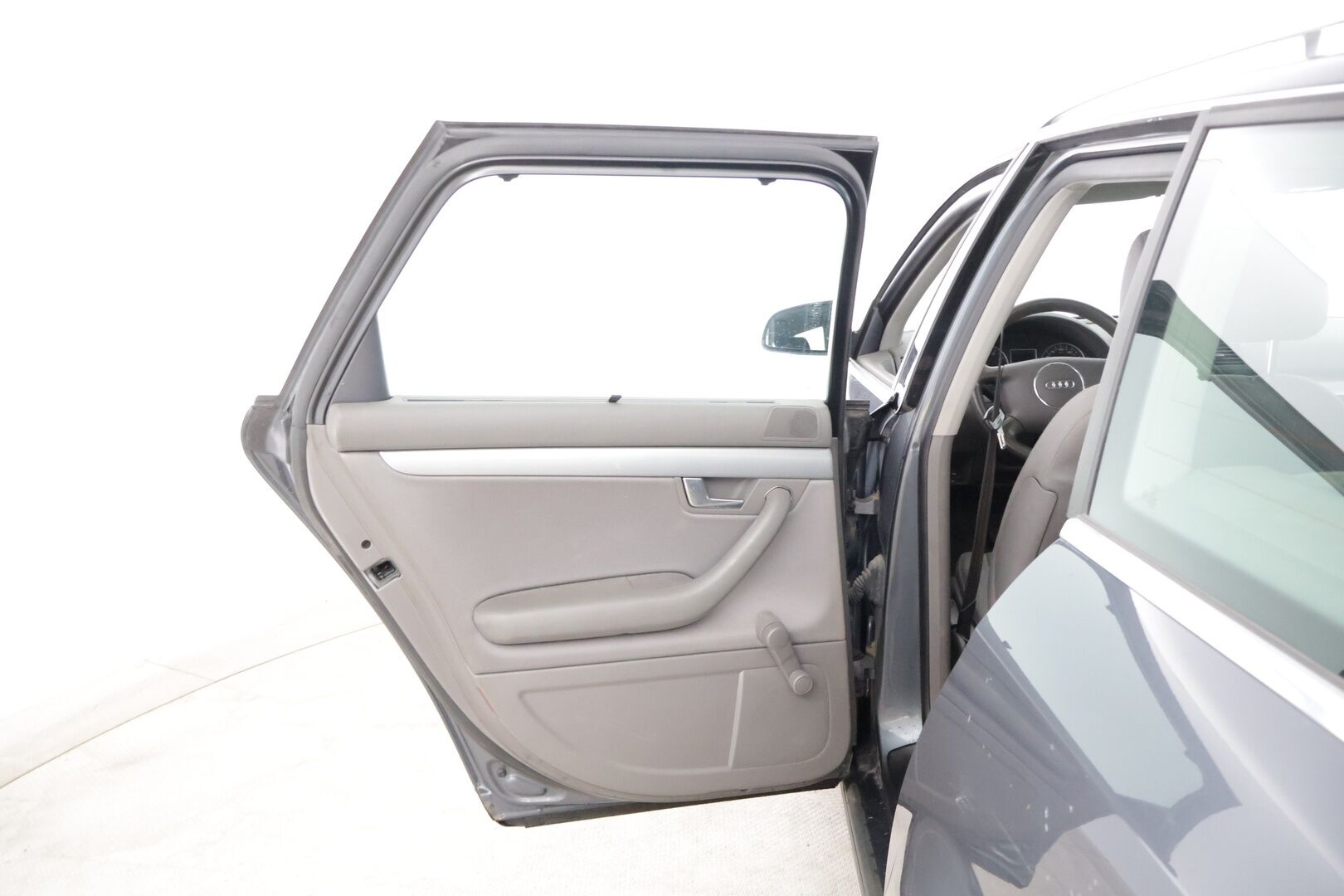Audi A4 2003 5D A4 AVANT 2.0 CVT-8E/266 - * MYYDÄÄN HUUTOKAUPAT.COM *