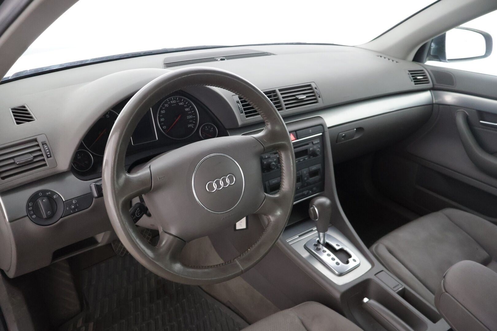 Audi A4 2003 5D A4 AVANT 2.0 CVT-8E/266 - * MYYDÄÄN HUUTOKAUPAT.COM *