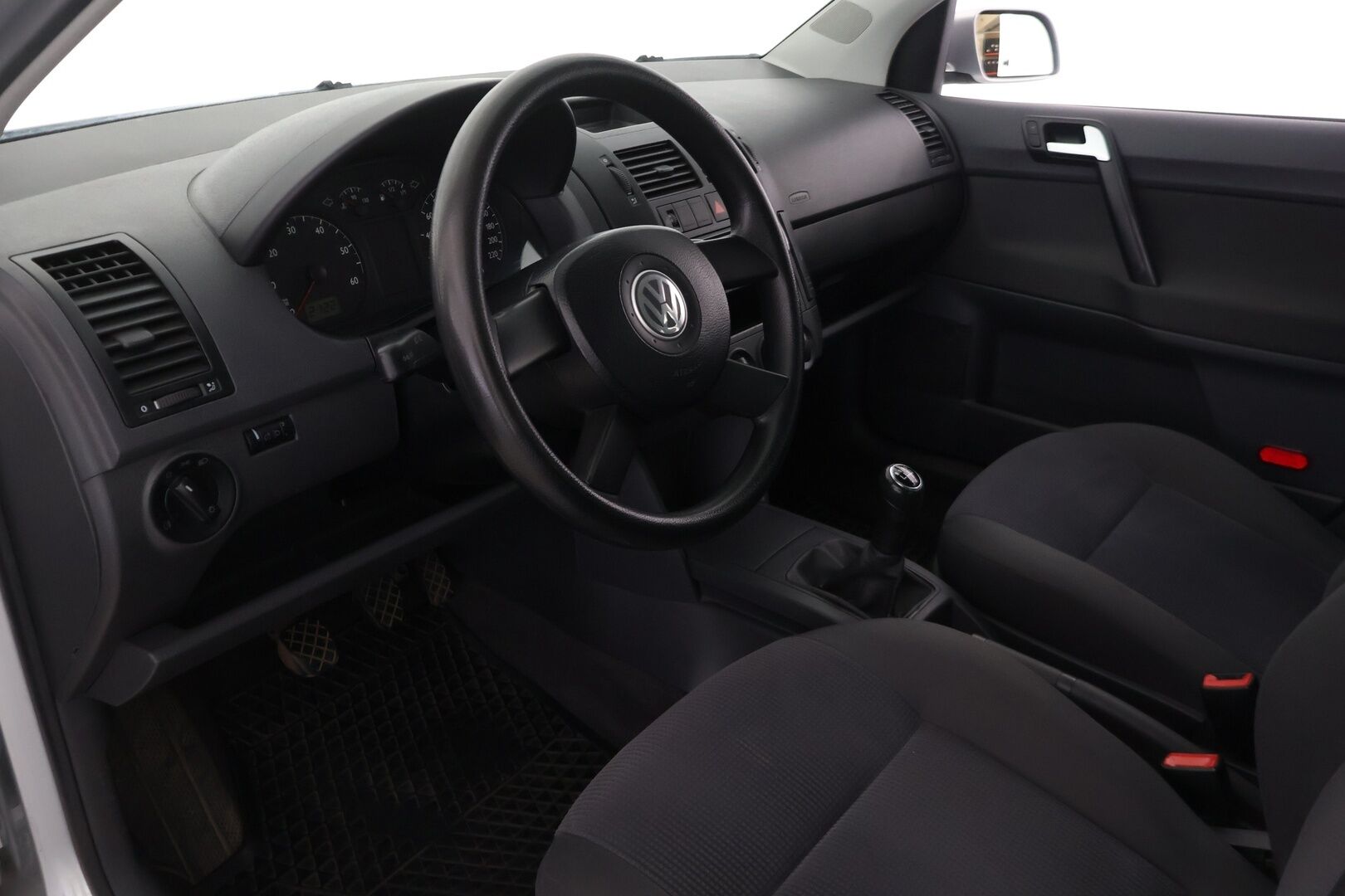 Volkswagen Polo 2004 4D Polo Hatchback *YritysOutlet - Myydään vain yrityksille* - Ryhdikäs käyttis | Suomi-auto | Bluetooth | Kahdet renkaat