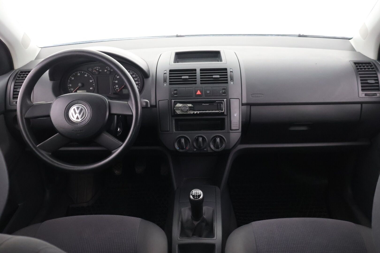 Volkswagen Polo 2004 4D Polo Hatchback *YritysOutlet - Myydään vain yrityksille* - Ryhdikäs käyttis | Suomi-auto | Bluetooth | Kahdet renkaat