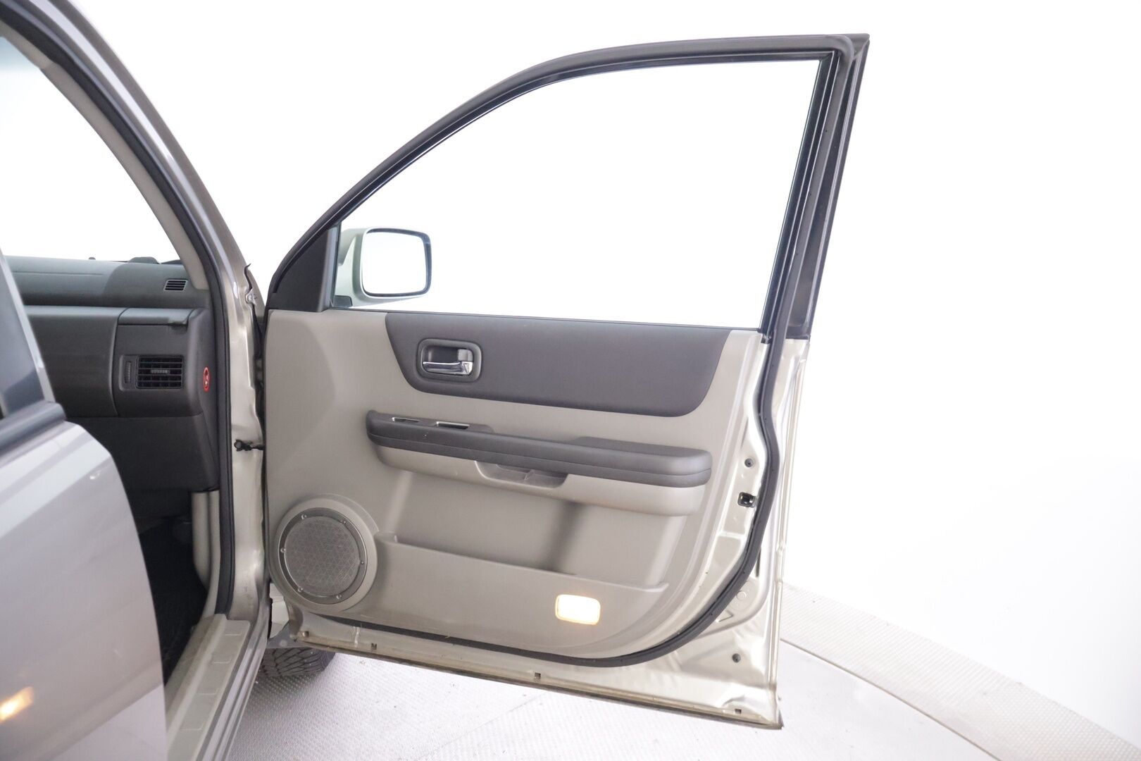 Nissan X-Trail 2006 2,0 103 Columbia Elegance 4AT 5-ov. Business - | Myydään huutokaupat.comissa | Kattoluukku | Lukko neliveto | Vetokoukku | Juuri katsastettu | - KORKO VAIN 3,99 %