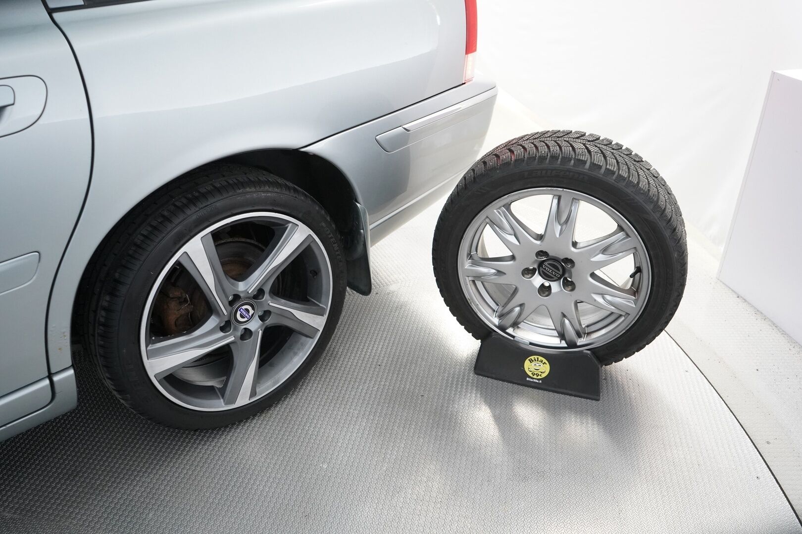 Volvo V70 2007 2.5T AWD Geartronic Summum - *Täydellinen huoltohistoria! / *Harvinainen / Suomi-auto / Nahkapenkit muistilla / Koukku / Metalliväri / Vakkari 