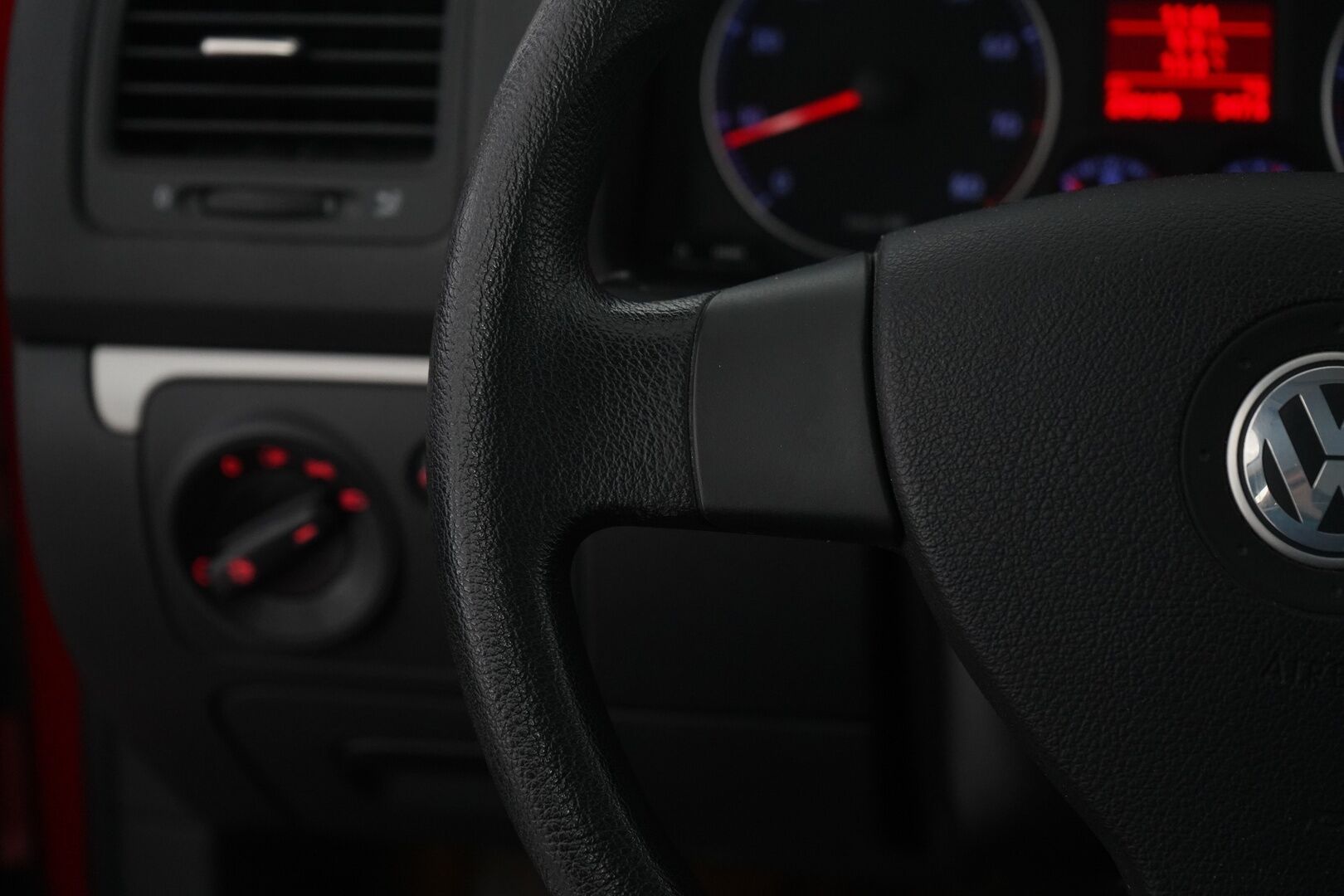 Volkswagen Golf 2007 MYYDÄÄN HUUTOKAUPAT.COM SIVUSTOLLA