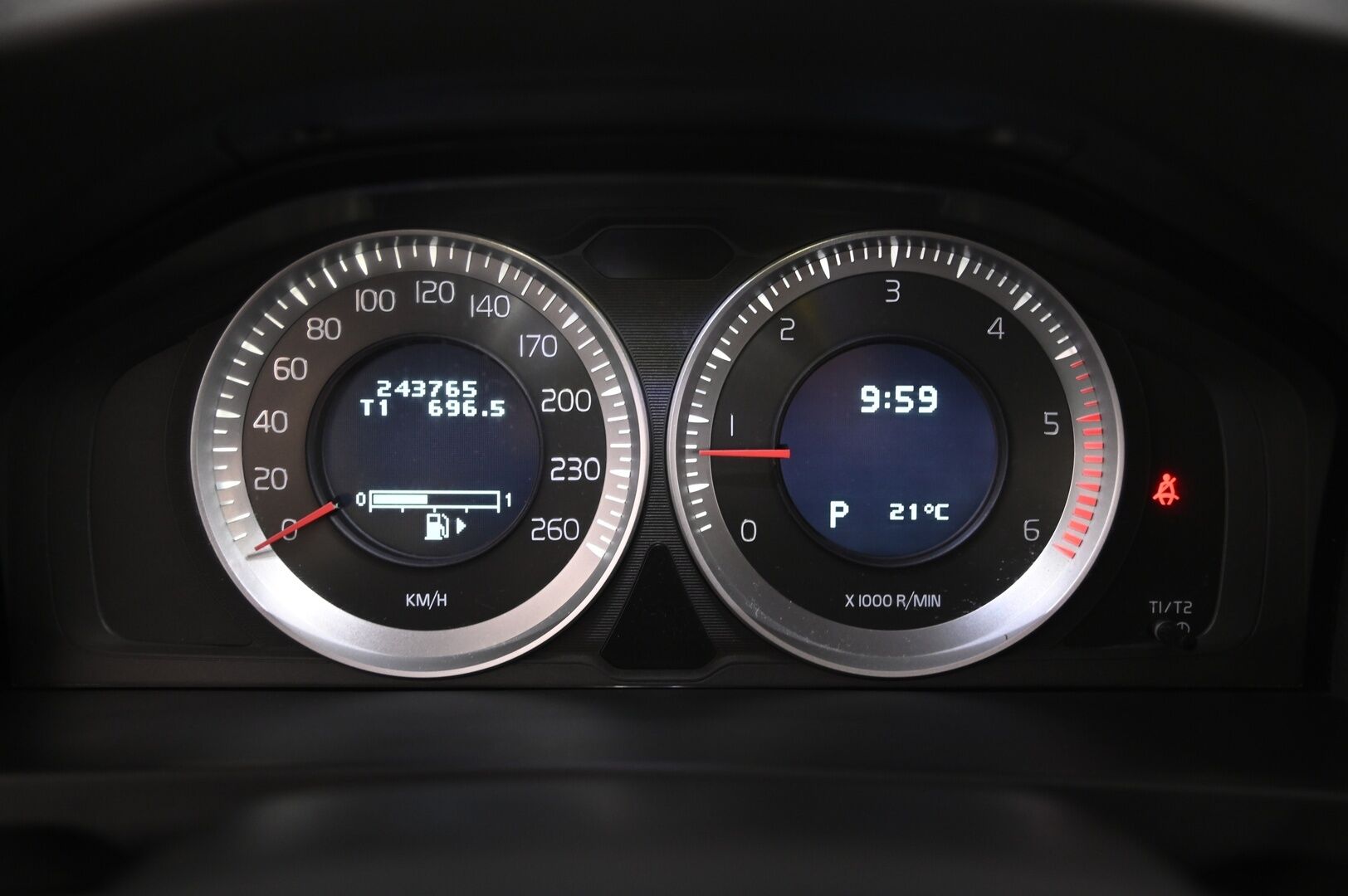 Volvo S60 2011 D3 Summum Business aut - *P.aine lisälämmitin / JUURI HUOLLETTU / Nahat / Kuskinpenkki muistilla / Xenon / Vakkari*