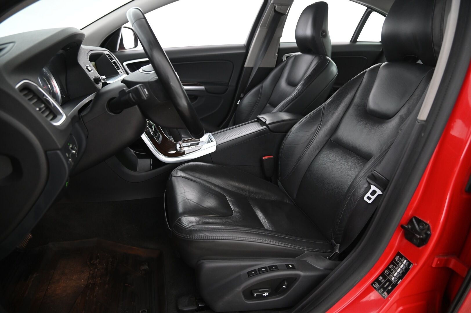 Volvo S60 2011 D3 Summum Business aut - *P.aine lisälämmitin / JUURI HUOLLETTU / Nahat / Kuskinpenkki muistilla / Xenon / Vakkari*