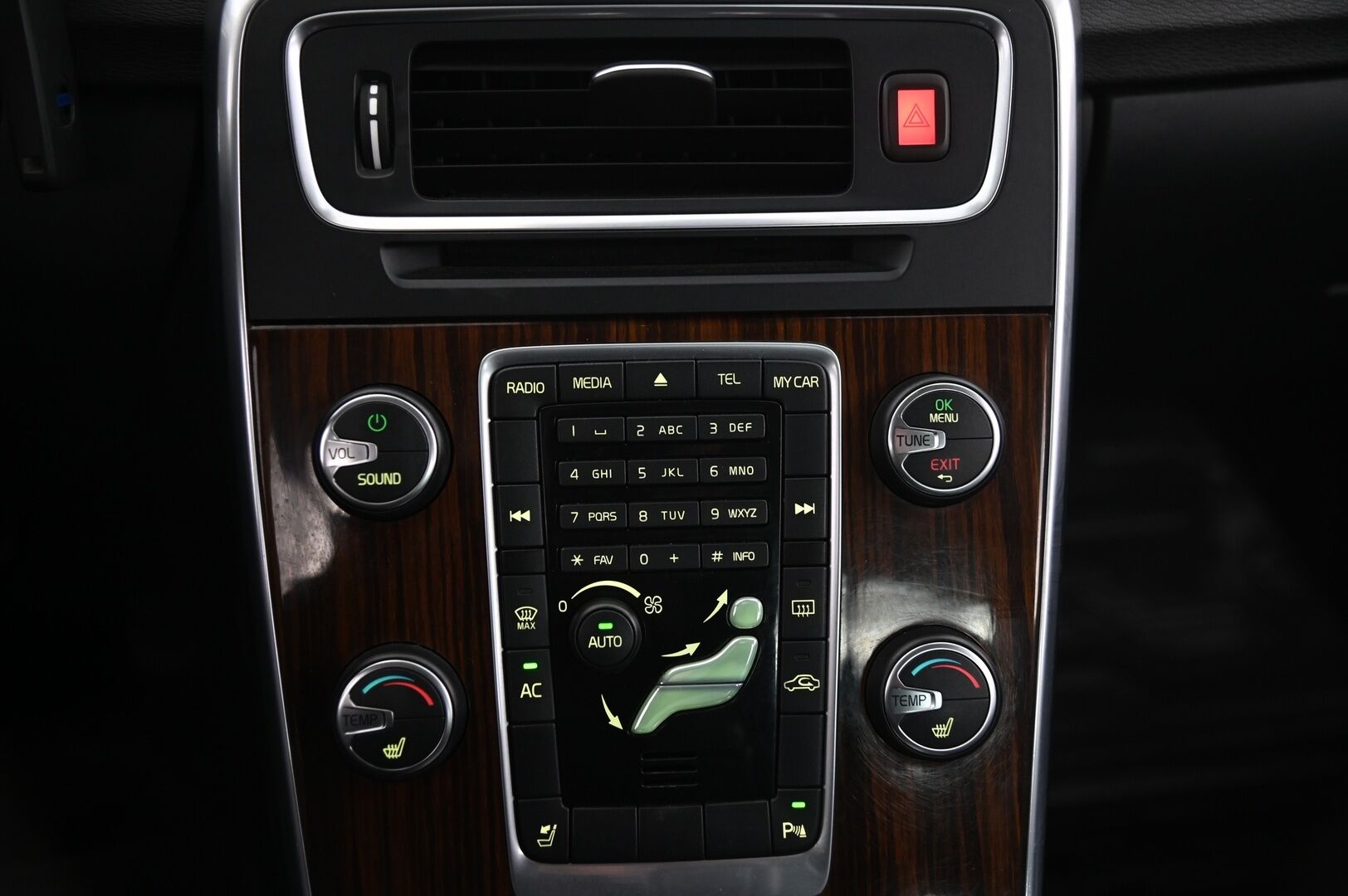 Volvo S60 2011 D3 Summum Business aut - *P.aine lisälämmitin / JUURI HUOLLETTU / Nahat / Kuskinpenkki muistilla / Xenon / Vakkari*