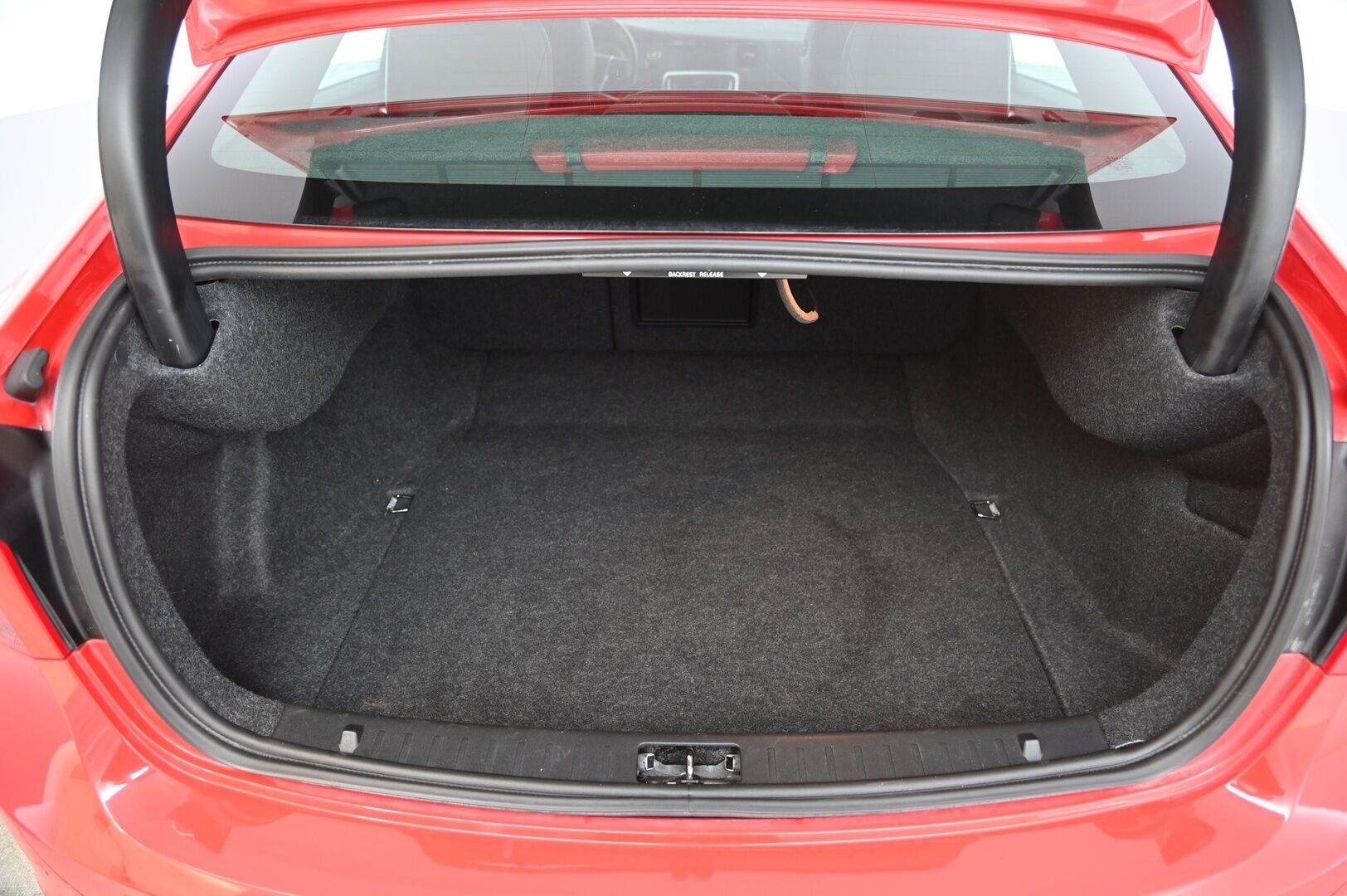 Volvo S60 2011 D3 Summum Business aut - *P.aine lisälämmitin / JUURI HUOLLETTU / Nahat / Kuskinpenkki muistilla / Xenon / Vakkari*