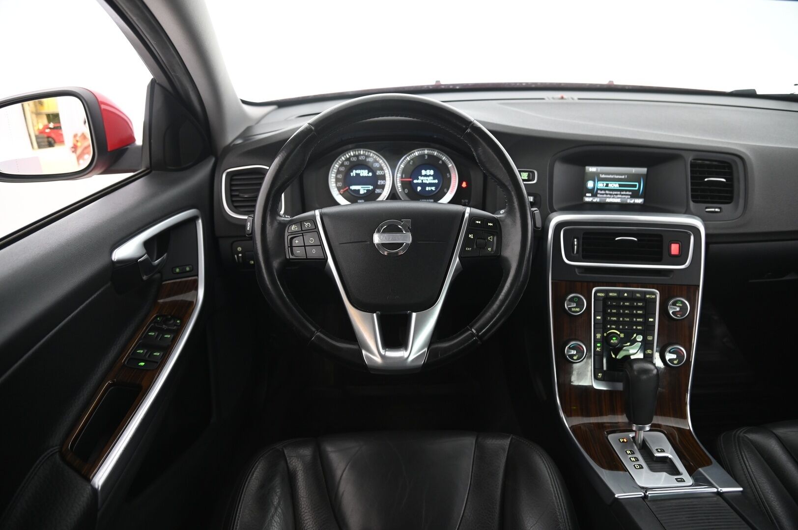 Volvo S60 2011 D3 Summum Business aut - *P.aine lisälämmitin / JUURI HUOLLETTU / Nahat / Kuskinpenkki muistilla / Xenon / Vakkari*