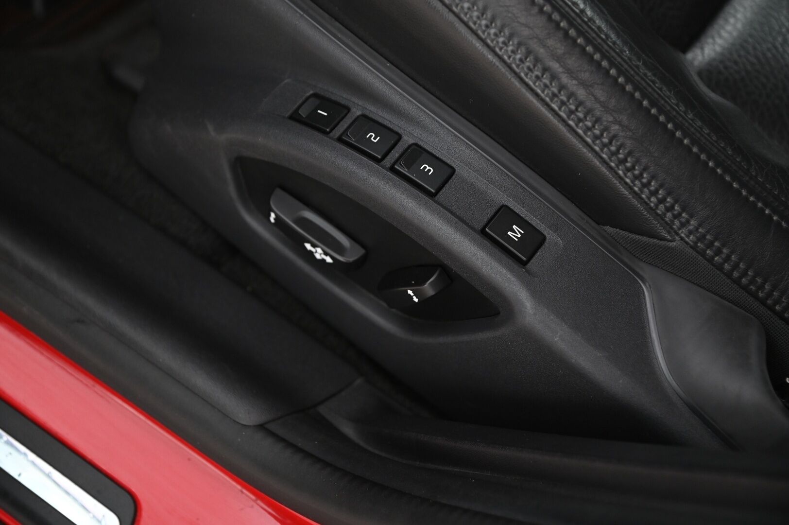 Volvo S60 2011 D3 Summum Business aut - *P.aine lisälämmitin / JUURI HUOLLETTU / Nahat / Kuskinpenkki muistilla / Xenon / Vakkari*