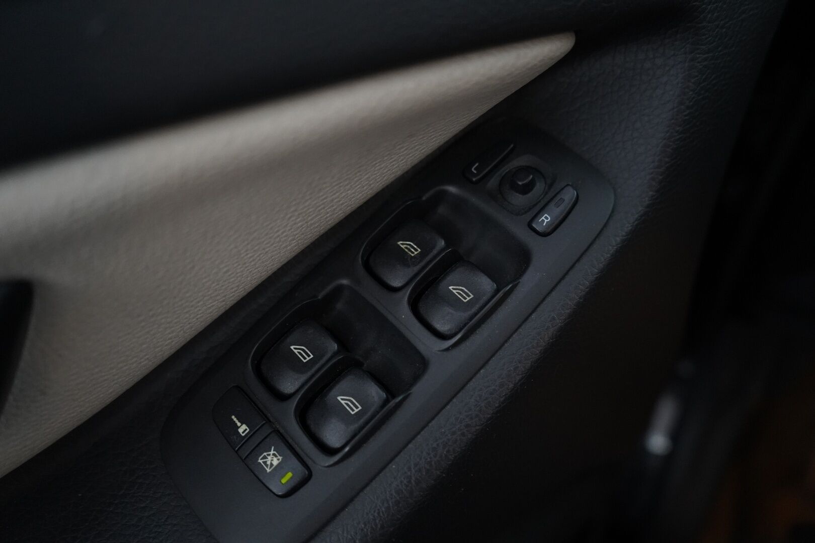 Volvo XC90 2011 D5 AWD R-Design aut * MYYDÄÄN HUUTOKAUPAT.COM* - Webasto / Vakkari / Koukku / Huollettu / Siisti / Kahdet renkaat
