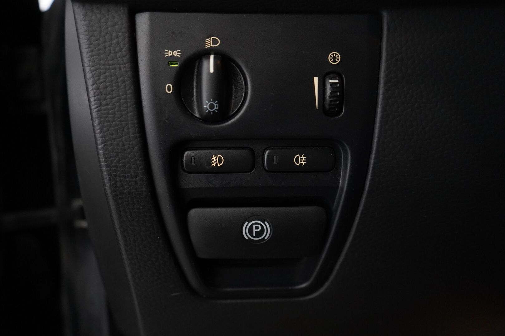 Volvo XC90 2011 D5 AWD R-Design aut * MYYDÄÄN HUUTOKAUPAT.COM* - Webasto / Vakkari / Koukku / Huollettu / Siisti / Kahdet renkaat