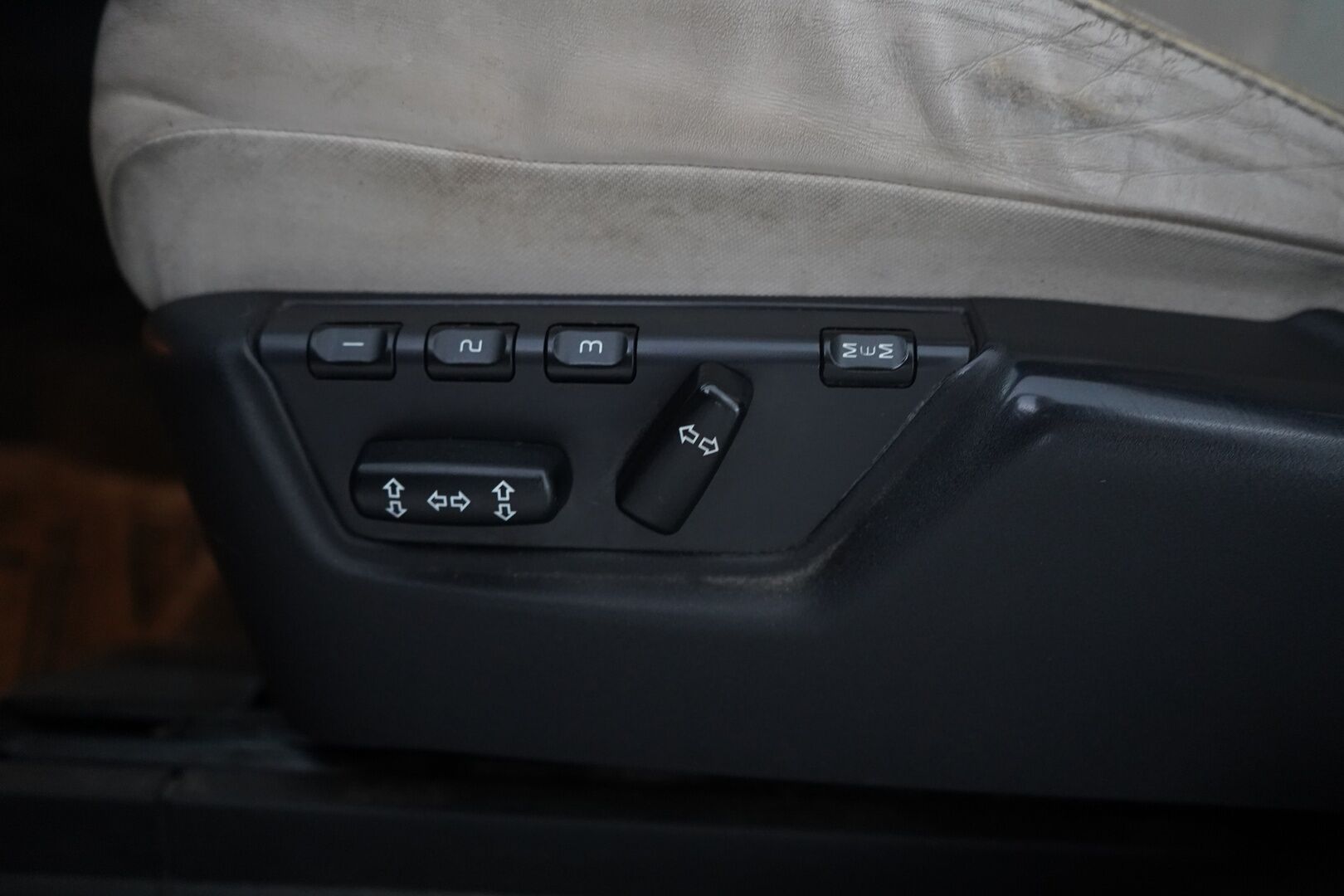 Volvo XC90 2011 D5 AWD R-Design aut * MYYDÄÄN HUUTOKAUPAT.COM* - Webasto / Vakkari / Koukku / Huollettu / Siisti / Kahdet renkaat