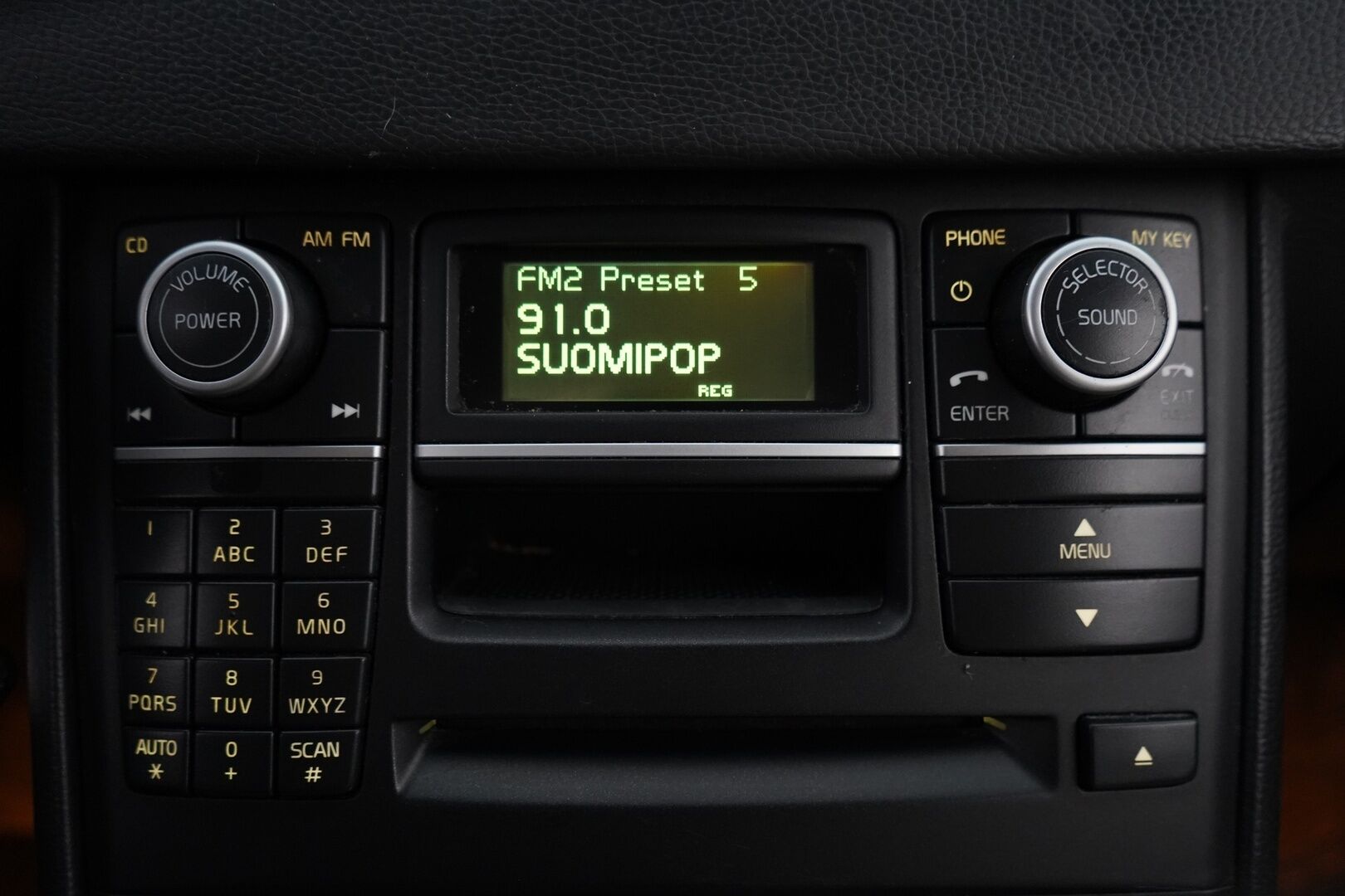 Volvo XC90 2011 D5 AWD R-Design aut * MYYDÄÄN HUUTOKAUPAT.COM* - Webasto / Vakkari / Koukku / Huollettu / Siisti / Kahdet renkaat