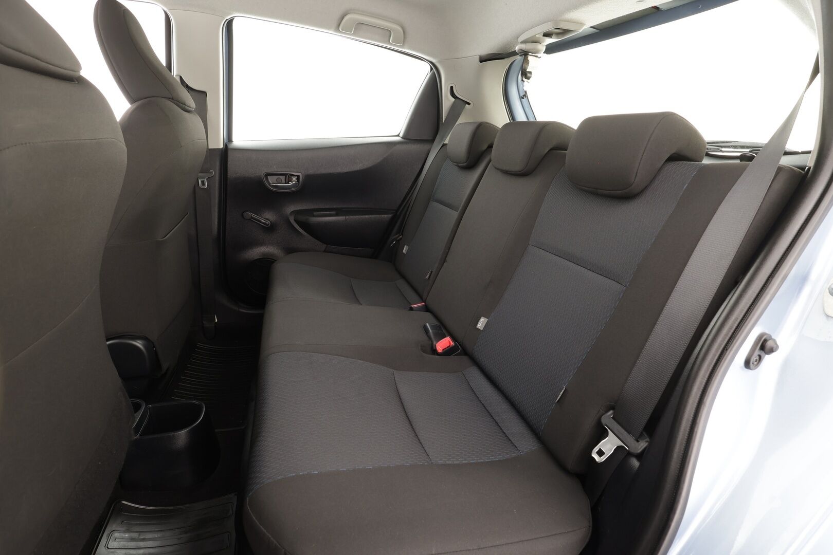 Toyota Yaris 2013 Hybrid Linea Sol 5ov * Suomi-auto / Vakkari / Navi / P.Kamera / Lohko / Bluetooth / Autom.ilmastointi * - Kahdet renkaat aluvanteilla - HULLUT AVAJAISHULINAT KORKOTARJOUS 3,29 %