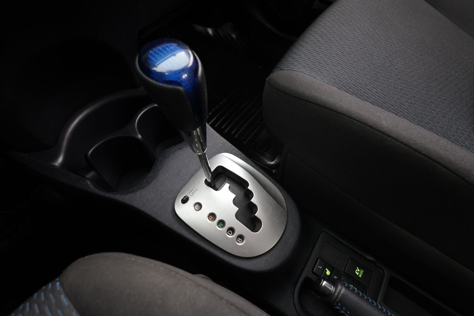 Toyota Yaris 2013 Hybrid Linea Sol 5ov * Suomi-auto / Vakkari / Navi / P.Kamera / Lohko / Bluetooth / Autom.ilmastointi * - Kahdet renkaat aluvanteilla - HULLUT AVAJAISHULINAT KORKOTARJOUS 3,29 %