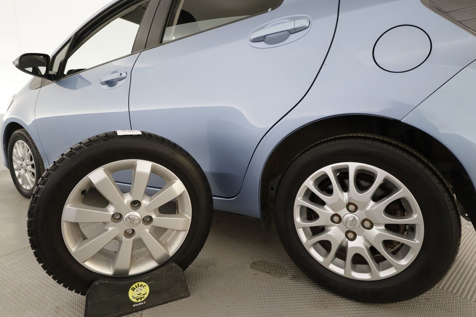 Toyota Yaris 2013 Hybrid Linea Sol 5ov * Suomi-auto / Vakkari / Navi / P.Kamera / Lohko / Bluetooth / Autom.ilmastointi * - Kahdet renkaat aluvanteilla - HULLUT AVAJAISHULINAT KORKOTARJOUS 3,29 %
