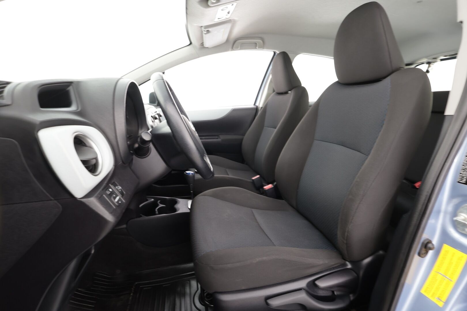 Toyota Yaris 2013 Hybrid Linea Sol 5ov * Suomi-auto / Vakkari / Navi / P.Kamera / Lohko / Bluetooth / Autom.ilmastointi * - Kahdet renkaat aluvanteilla - HULLUT AVAJAISHULINAT KORKOTARJOUS 3,29 %