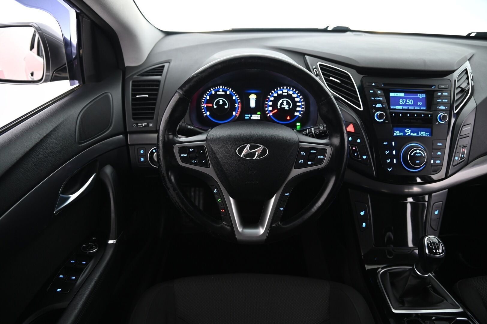 Hyundai i40 2013 Wagon 1,6 GDI 6MT ISG Style *Suomi-Auto / Vakkari / Koukku / Tutkat* - *Juuri saapunut! / Lohko+pistoke / Sähkösäätöinen kuljettajan istuin / Kessy / 2X Renkaat*