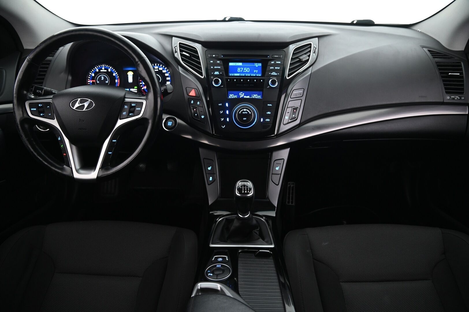 Hyundai i40 2013 Wagon 1,6 GDI 6MT ISG Style *Suomi-Auto / Vakkari / Koukku / Tutkat* - *Juuri saapunut! / Lohko+pistoke / Sähkösäätöinen kuljettajan istuin / Kessy / 2X Renkaat*