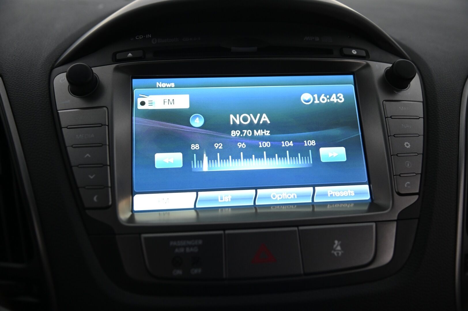 Hyundai ix35 2014 4WD 2,0 GDI 6AT Premium *Ratinlämmitin / Koukku/ Navi / Vakkari / Tutkat / Lohko / Xenon *