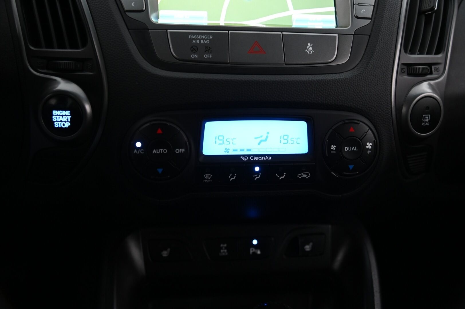 Hyundai ix35 2014 4WD 2,0 GDI 6AT Premium *Ratinlämmitin / Koukku/ Navi / Vakkari / Tutkat / Lohko / Xenon *